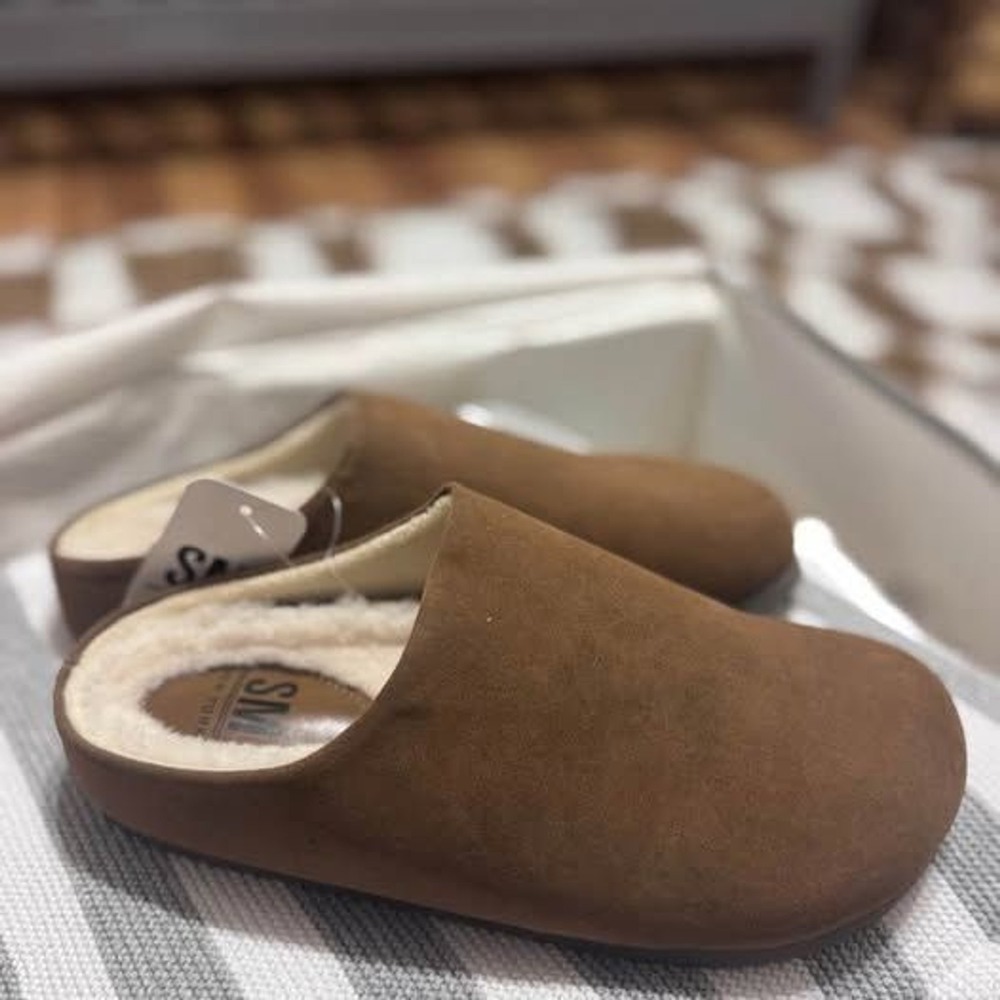 Steve Madden SM New York Brown Faux Suede Clogs size 8 FALL